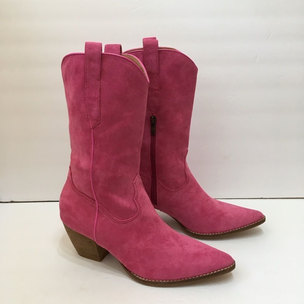 - NEW WITHOUT TAGS BEAST FASHION PINK‎ FAUX SUEDE WESTERN BOOTS